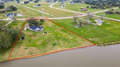 638 Winchester Trl, Angleton, TX, 77515-9686 | Card Image