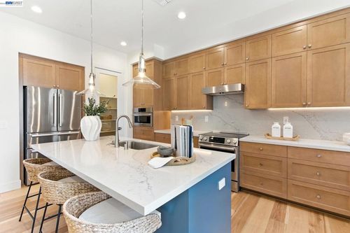 2005 Grand Street, Alameda, CA, 94501 | Card Image