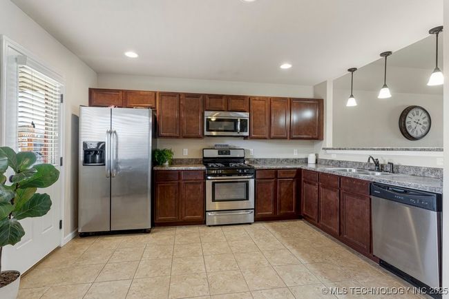 20804 E 32 Nd Pl S, House other with 3 bedrooms, 2 bathrooms and null parking in Broken Arrow OK | Image 11