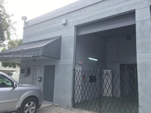 8181 Nw 91st Ter, Medley, FL, 33166-2135 | Card Image