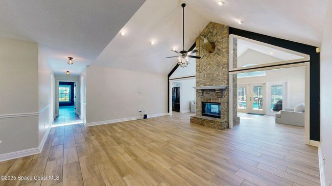 Living Room | Image 14