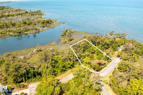 3 West Ct, Pine Knoll Shores, NC, 28512-6318 | Card Image