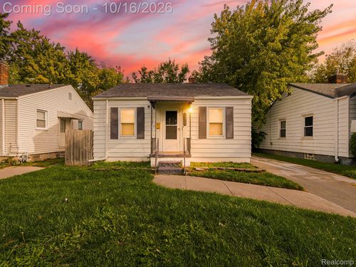 18565 Kenosha St, Harper Woods, MI, 48225-2125 | Card Image
