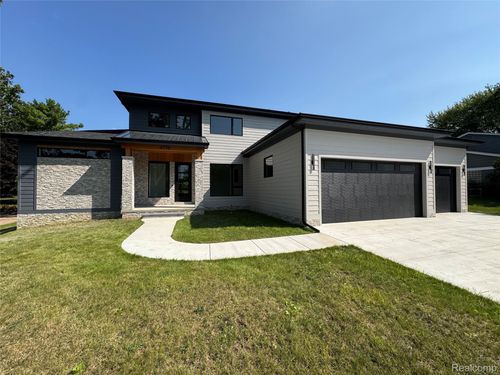 4776 Walnut Lake Rd, Bloomfield Hills, MI, 48301-1329 | Card Image