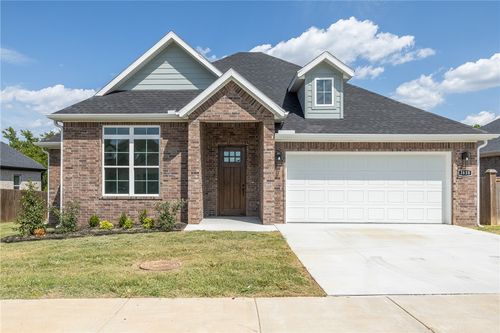 1618 N Pershing St, Fayetteville, AR, 72704-5181 | Card Image