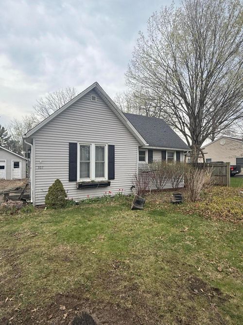 307 Mckinley St, Kouts, IN, 46347-9668 | Card Image