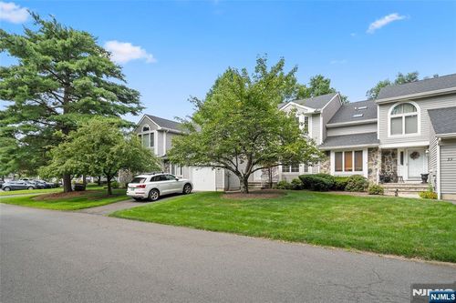 35 Mulford Dr, Wayne, NJ, 07470-3991 | Card Image