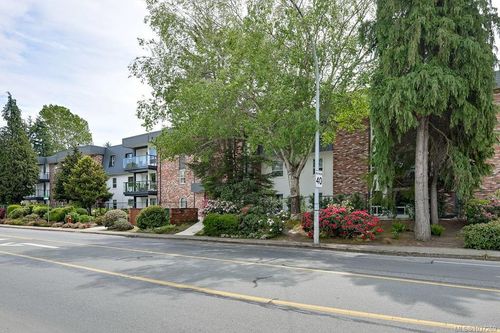 105-1725 Cedar Hill Cross Rd, Saanich, BC, V8P2P8 | Card Image