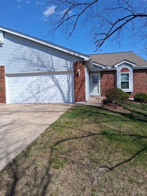 24 Lienemann Ct, Saint Peters, MO, 63303-1634 | Card Image