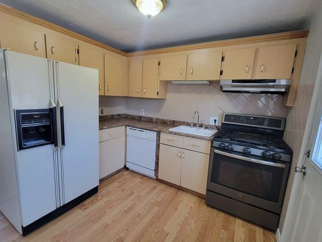APT-1L - 12 Green St, Condo with 3 bedrooms, 1 bathrooms and 2 parking in Stoughton MA | Image 5