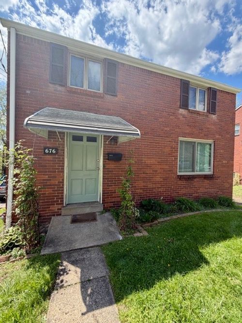 676 Park Ave, Pittsburgh, PA, 15221-4752 | Card Image