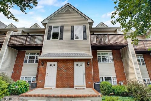 16 Castle Dr, Berkeley Heights, NJ, 07922-1537 | Card Image