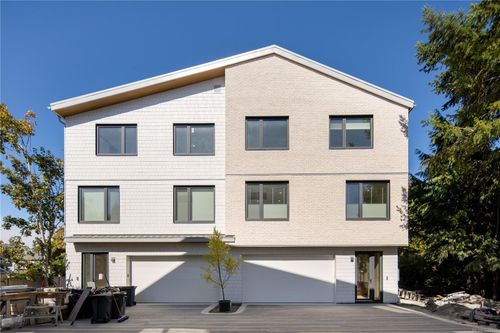 3-1118 Munro St, Esquimalt, BC, V9A5P1 | Card Image