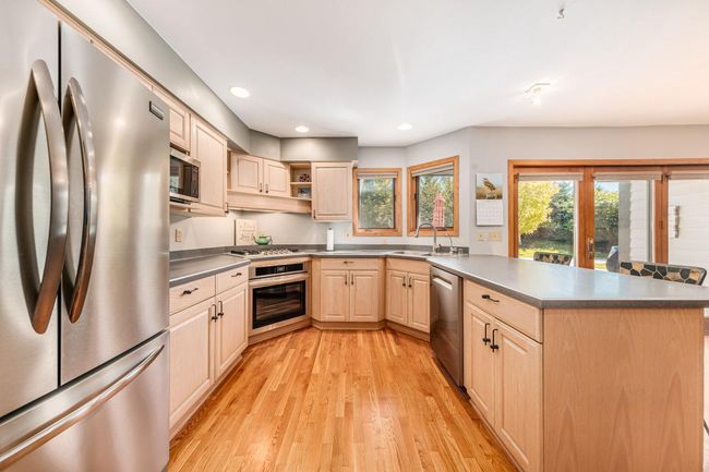 S75W17553 Harbor Circle, Condo with 2 bedrooms, 2 bathrooms and null parking in Muskego WI | Image 18