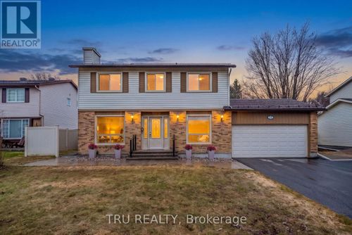 256 Hoylake Crescent, Ottawa, ON, K1E2M8 | Card Image