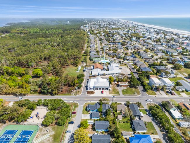 109 S Seventh Ave, House other with 2 bedrooms, 2 bathrooms and null parking in Kure Beach NC | Image 4