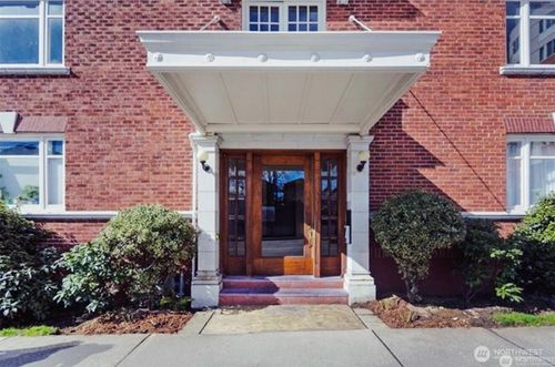 apt-27-4725 15th Ave Ne, Seattle, WA, 98105-4422 | Card Image