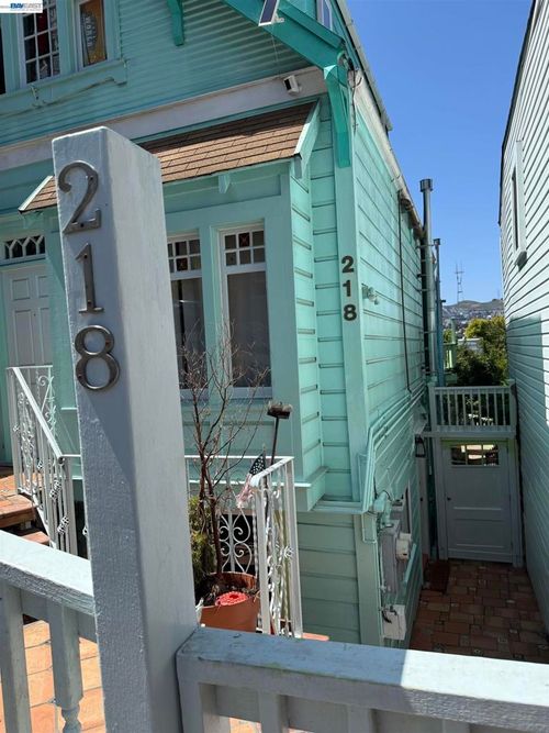 218 Winfield St, San Francisco, CA, 94110 | Card Image