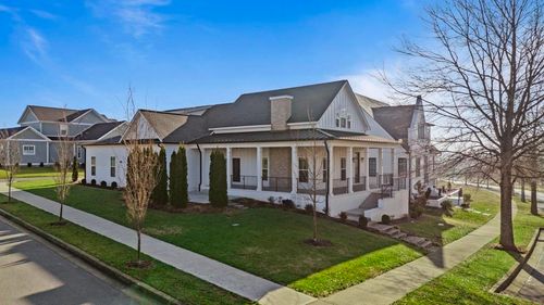 880 Village Way, Bowling Green, KY, 42103-7838 | Card Image