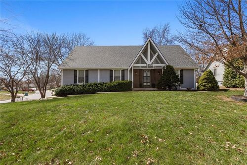 6406 Oakview St, Shawnee, KS, 66216-2151 | Card Image