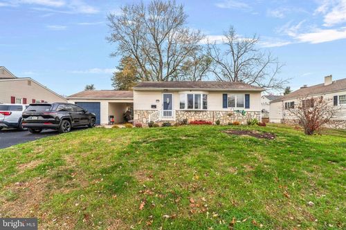 216 Wellington Dr, Warminster, PA, 18974-3928 | Card Image