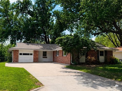 2453 Vaughn Dr, Manhattan, KS, 66502-2627 | Card Image