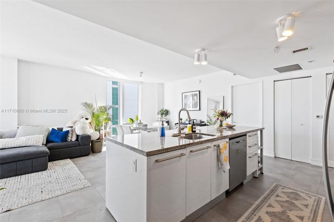 APT-3111 - 185 Sw 7 Th St, Condo with 3 bedrooms, 3 bathrooms and null parking in Miami FL | Image 12