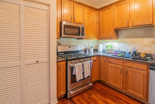 UNIT-304 - 2951 Clybourn Ave, Condo with 2 bedrooms, 1 bathrooms and 1 parking in CHICAGO IL | Image 8