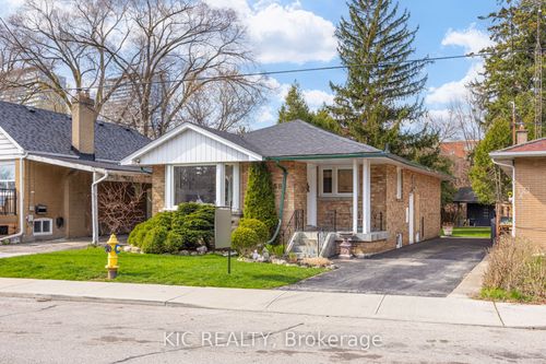 58 Coe Hill Drive, Toronto, ON, M6S3C8 | Card Image