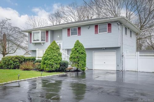 18 Brandywine Dr, Mastic, NY, 11950-1404 | Card Image