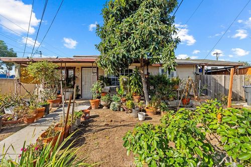 110 N Western Ave, Santa Ana, CA, 92703-3635 | Card Image