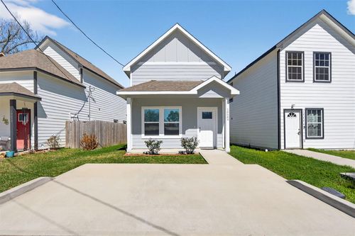 16684 E Ivanhoe, Montgomery, TX, 77316-6725 | Card Image