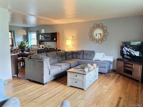 13 Eck Rd, Wappingers Falls, NY, 12590-4958 | Card Image