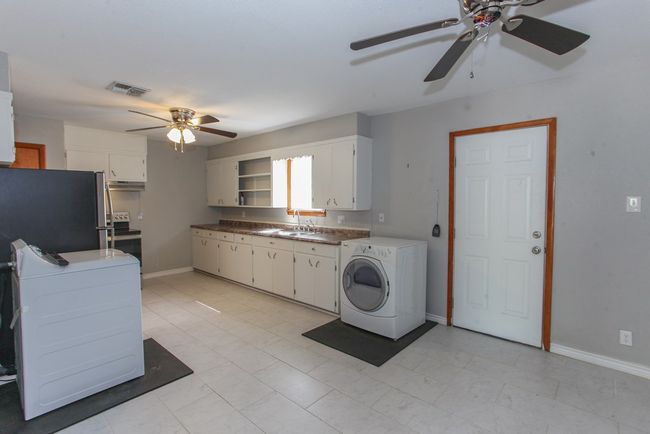 2004 State St, House other with 2 bedrooms, 1 bathrooms and 1 parking in Big Spring TX | Image 8