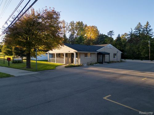 1221 E Avon Rd, Rochester Hills, MI, 48307-2404 | Card Image