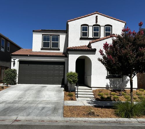 4280 Vineyard Dr, Madera, CA, 93636-8011 | Card Image
