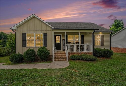 897 Breeze Hill Rd, Asheboro, NC, 27203-7739 | Card Image