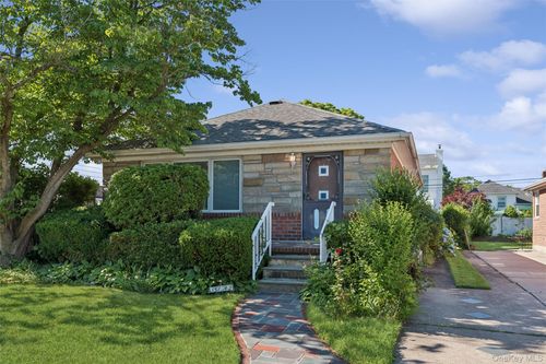 15142 24th Ave, Whitestone, NY, 11357-3725 | Card Image