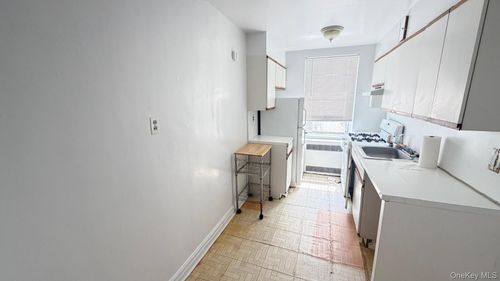 b67-61-41 Saunders St, Rego Park, NY, 11374-1025 | Card Image