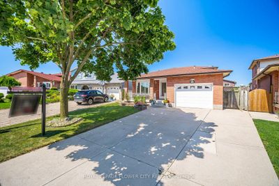 60 Indian Cres, House other with 3 bedrooms, 2 bathrooms and 5 parking in Hamilton ON | Image 1