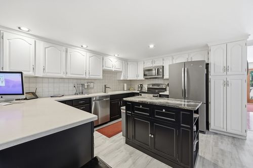 17-929 Shaker Rd, Westfield, MA, 01085-5049 | Card Image