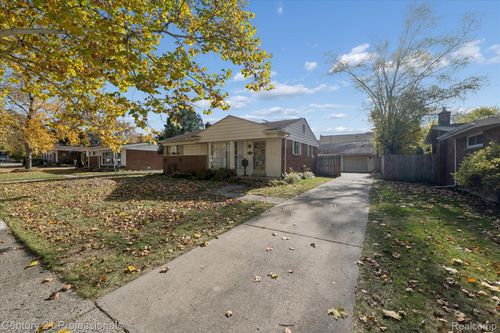 27427 Vargo St, Livonia, MI, 48152-3832 | Card Image