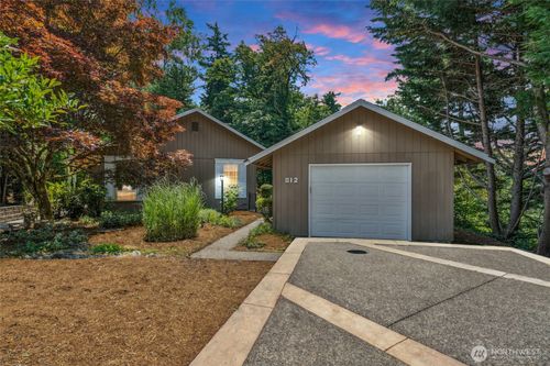 812 Wynwood Drive, Kent, WA, 98030 | Card Image