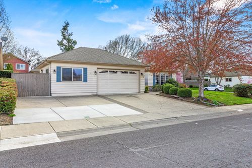 2610 Beebe Rd, Central Point, OR, 97502-3189 | Card Image