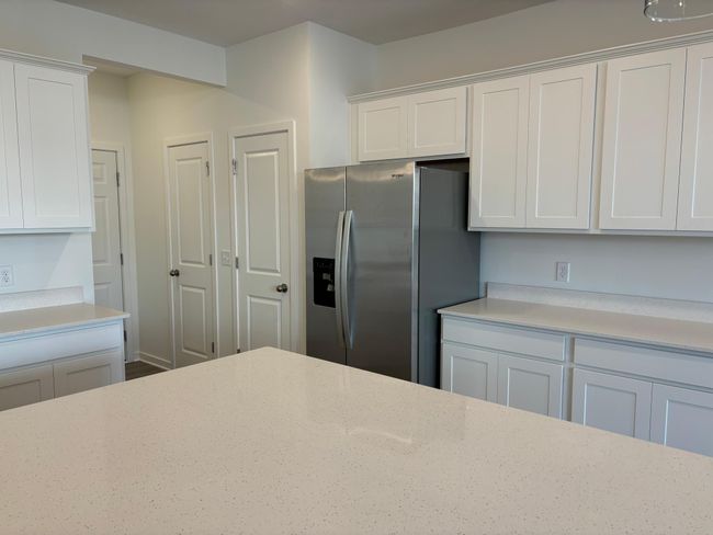 Loads of Cabinets! | Image 6