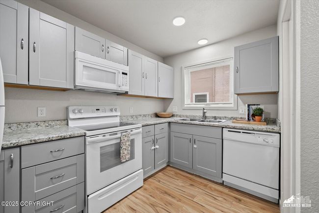Kitchen | Image 7
