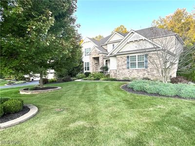 7685 Cottonwood Trail, House other with 4 bedrooms, 4 bathrooms and null parking in Chagrin Falls OH | Image 2