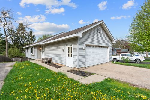 5214 Parkview Dr, Mccullom Lake, IL, 60050-2343 | Card Image