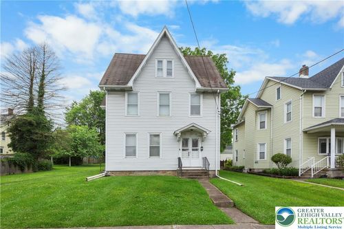 170 S Whitfield St, Nazareth, PA, 18064-2151 | Card Image