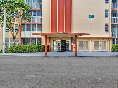 205-2-1780 Ne 191st St, Miami, FL, 33179-4285 | Card Image